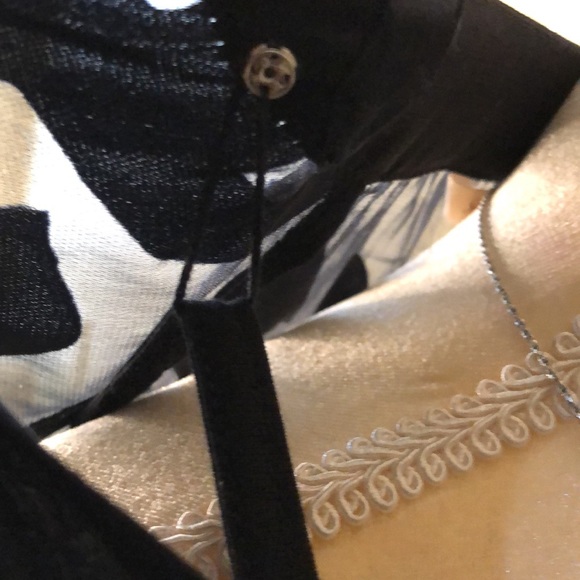 Correction: the top layer is 63% silk and 37% Viscose. - Picture 6 of 9